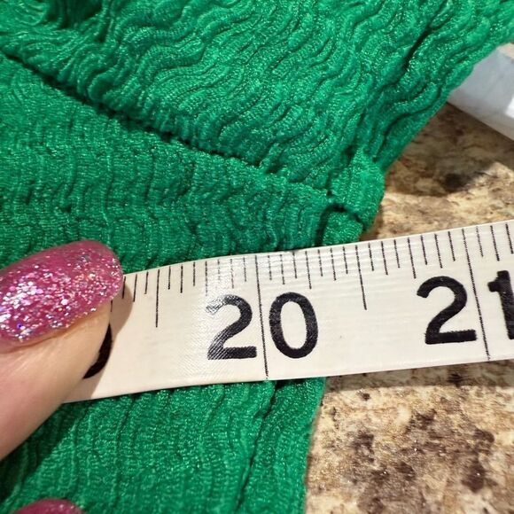 Shein Green Curve Crop Top Size 1X Large - Picture 5 of 9